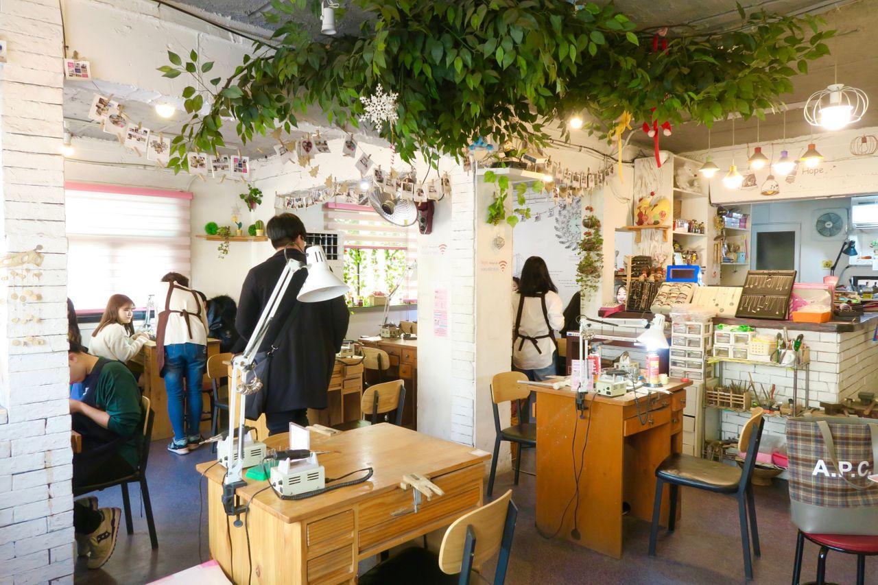 韓国　韓国旅行　旅行　ソウル　ソウル旅行　観光　ソウル観光　韓国観光　ホンデ　弘大　ショッピング　カフェ　指輪　指輪作り　体験　カップル　カップルリング　リング　お揃い　手作り